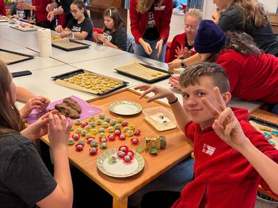 Weihnachtskekse backen im Senior:innenwohnheim Umsetzung Bild 1